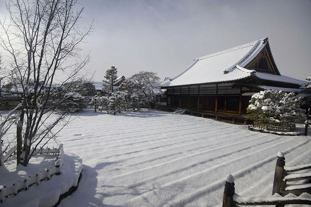 雪の仁和寺　南庭