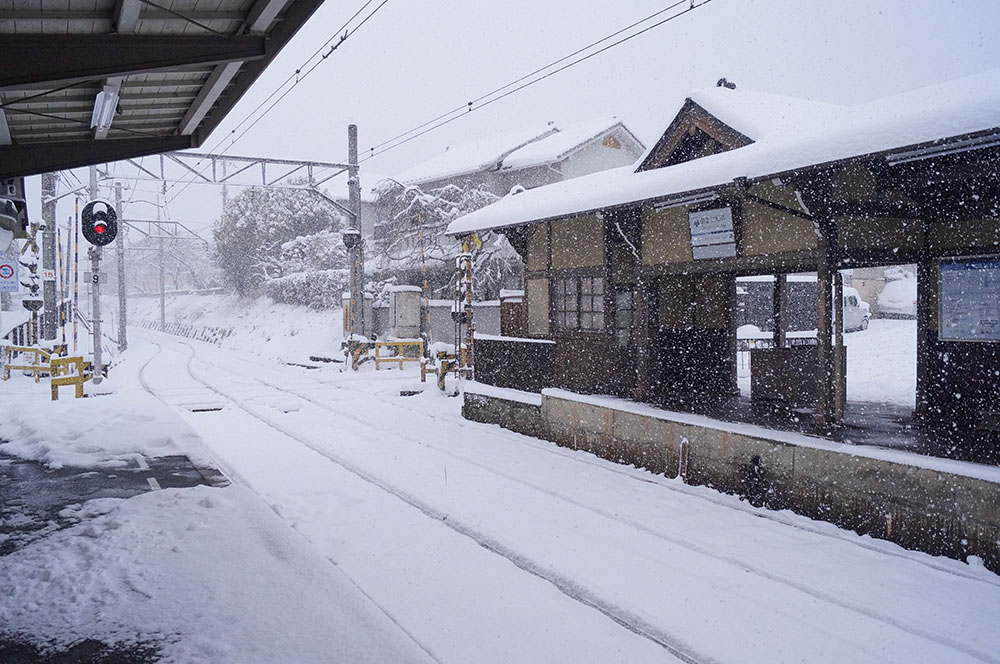 雪の嵐電 御室仁和寺駅