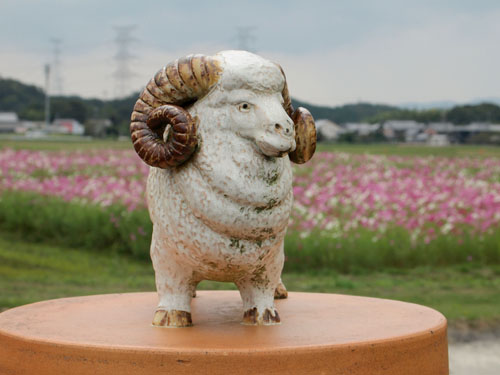 欄干の羊